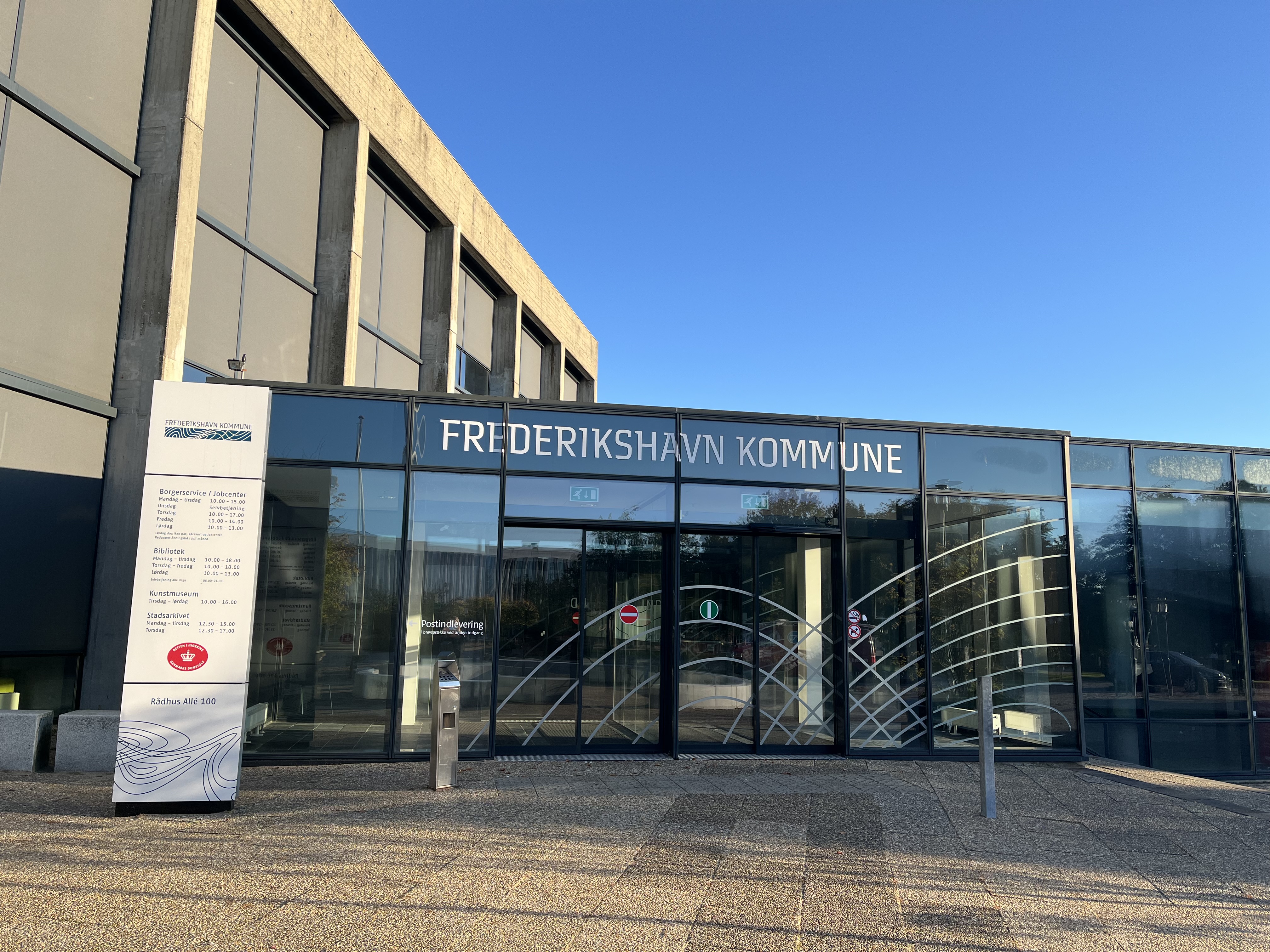 Indgangsparti til Frederikshavn Rådhus