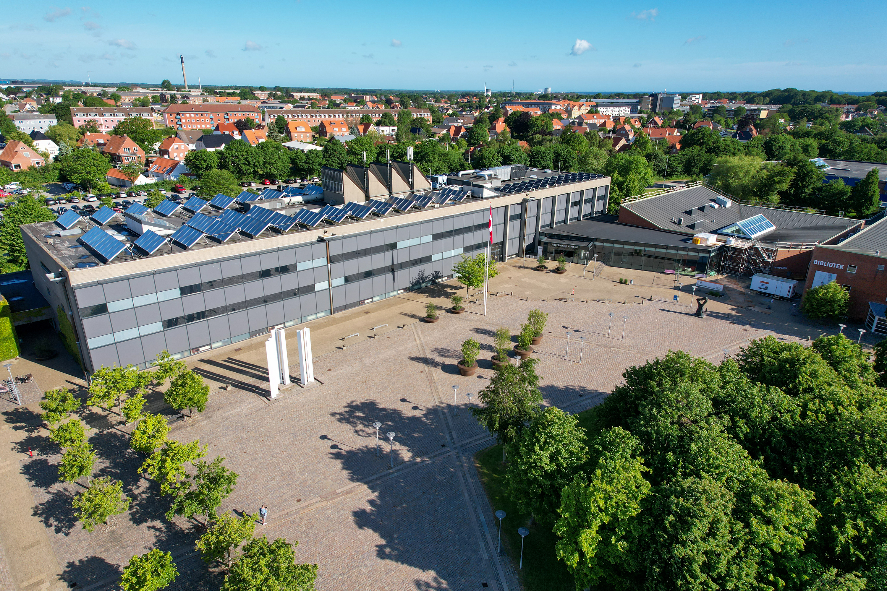 Dronebillede af rådhuset i Frederikshavn